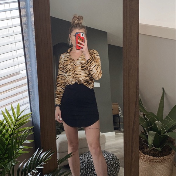 Princess Polly tiger print button up blouse - Picture 3 of 6